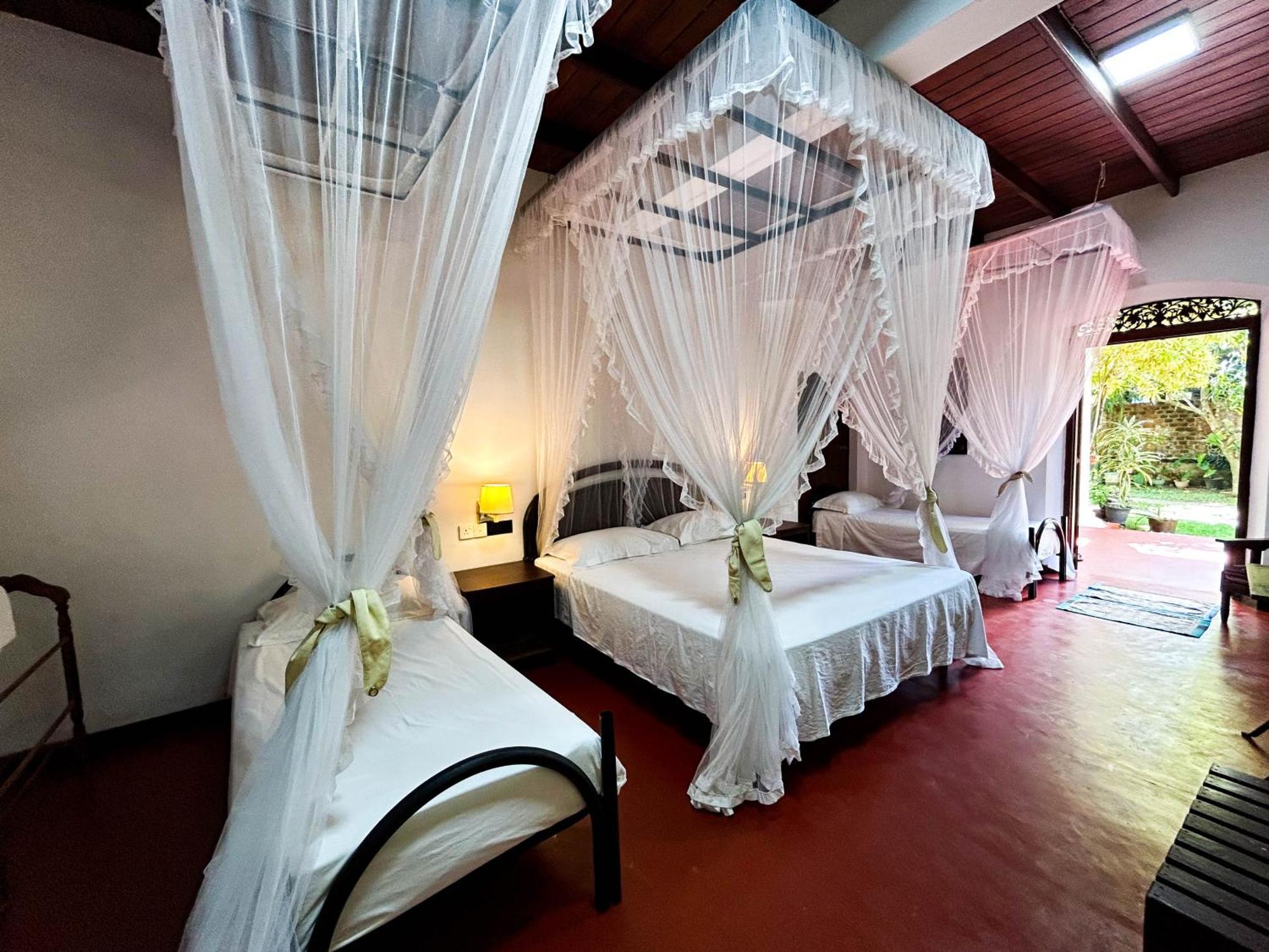 Hotel La Felicita Mirissa Esterno foto