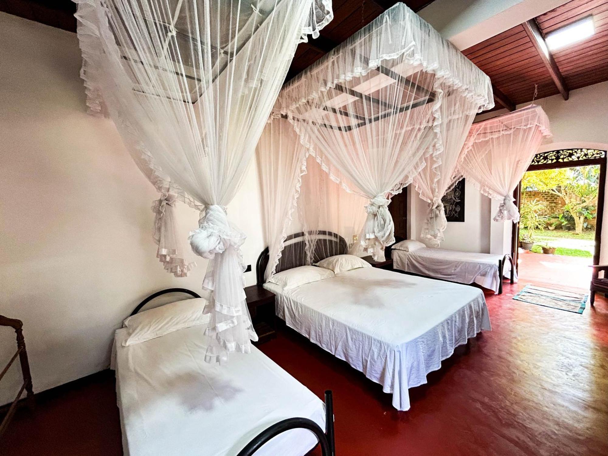 Hotel La Felicita Mirissa Esterno foto