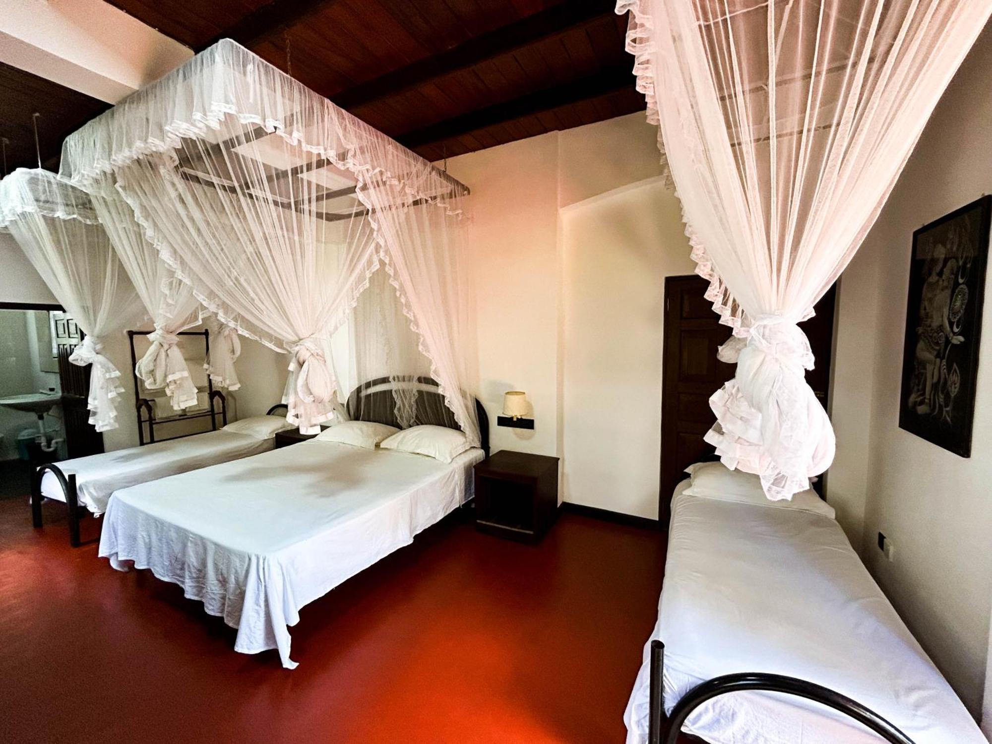 Hotel La Felicita Mirissa Esterno foto