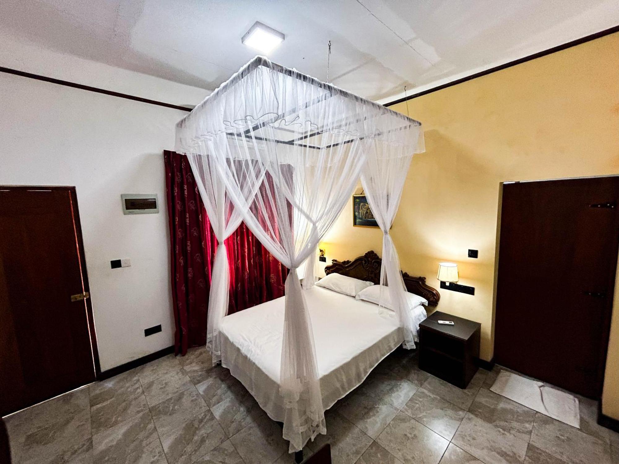 Hotel La Felicita Mirissa Esterno foto