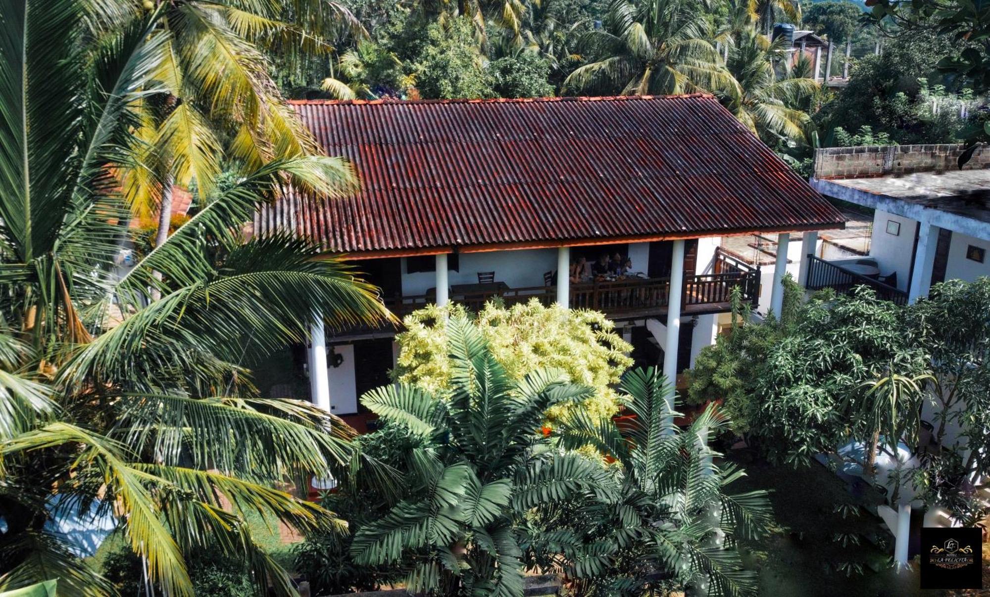 Hotel La Felicita Mirissa Esterno foto