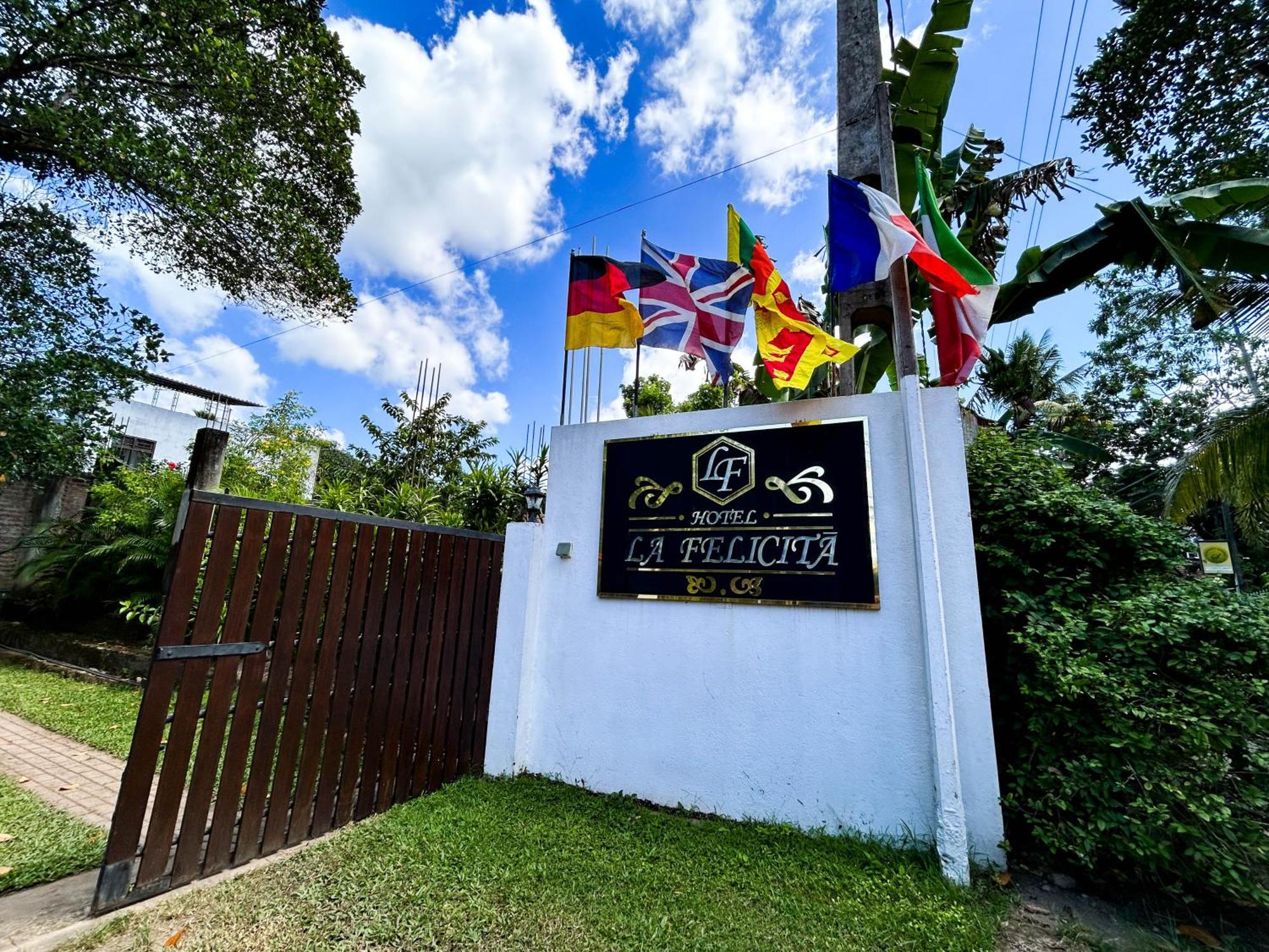 Hotel La Felicita Mirissa Esterno foto