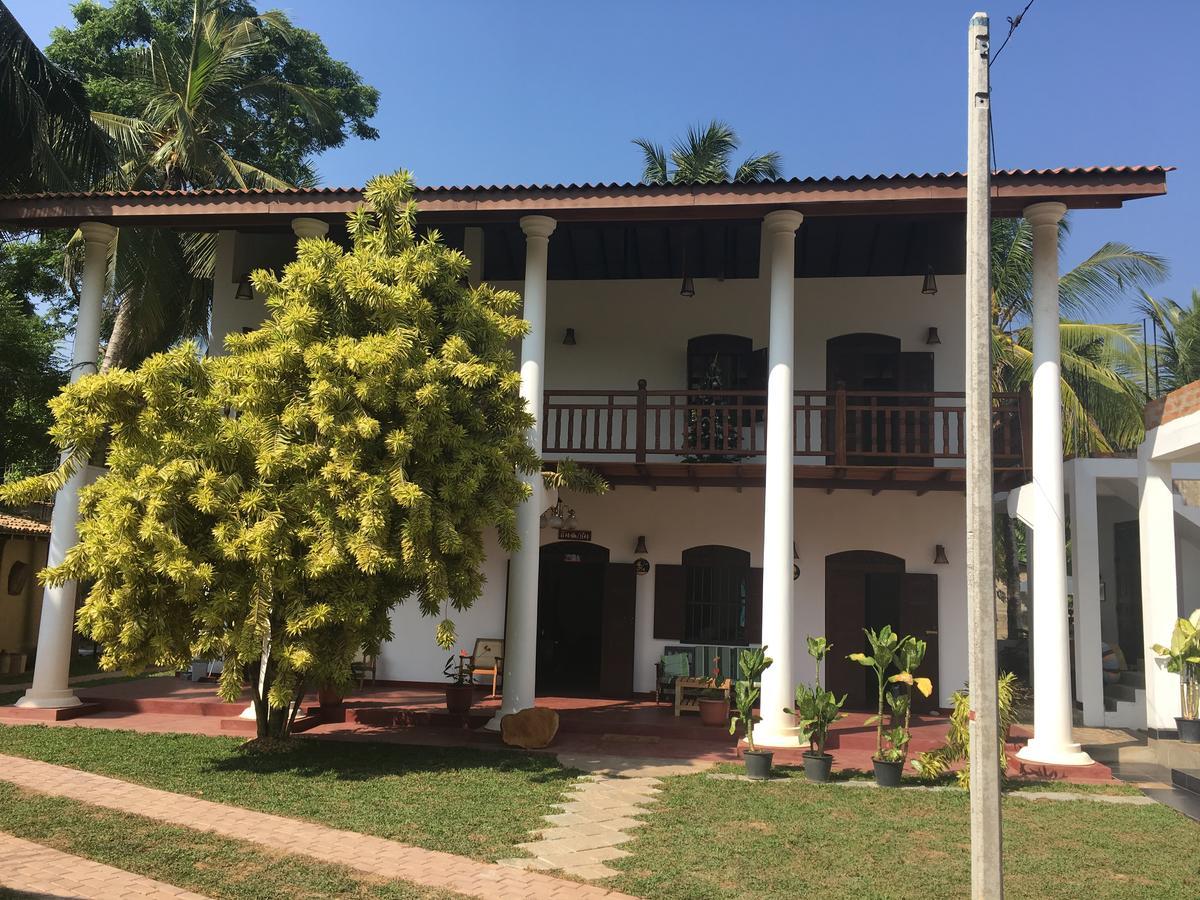 Hotel La Felicita Mirissa Esterno foto