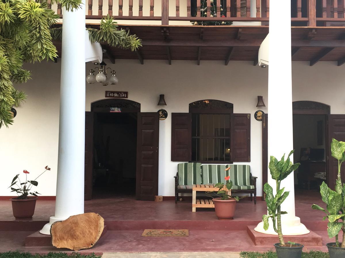 Hotel La Felicita Mirissa Esterno foto