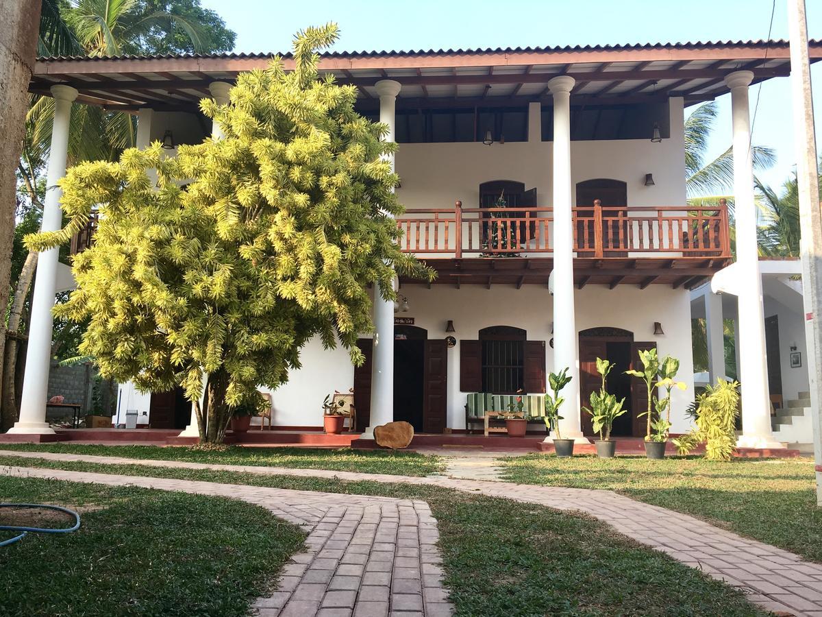 Hotel La Felicita Mirissa Esterno foto