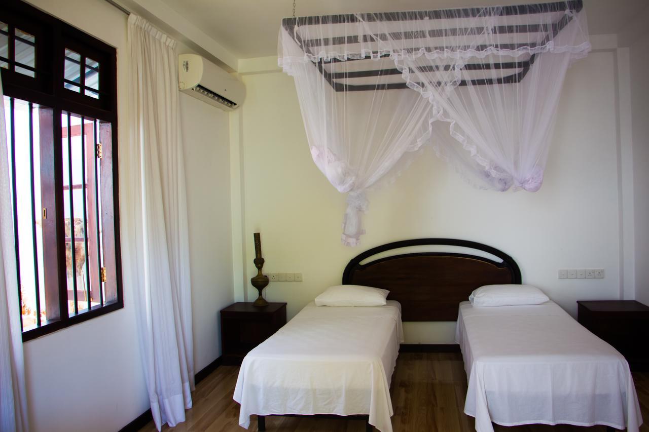 Hotel La Felicita Mirissa Esterno foto