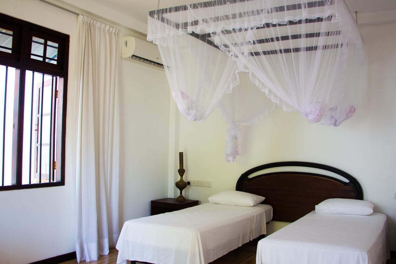 Hotel La Felicita Mirissa Esterno foto