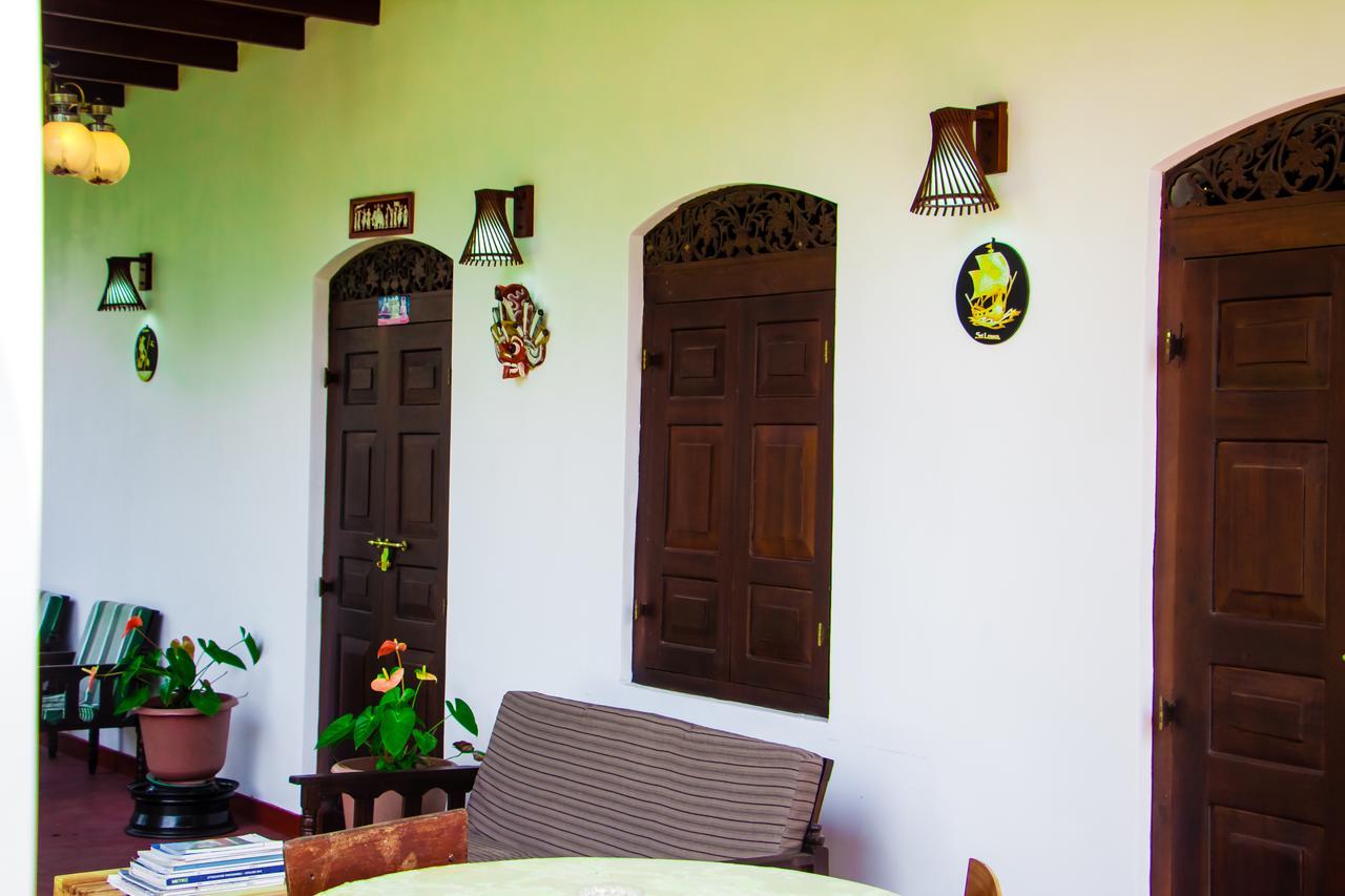 Hotel La Felicita Mirissa Esterno foto