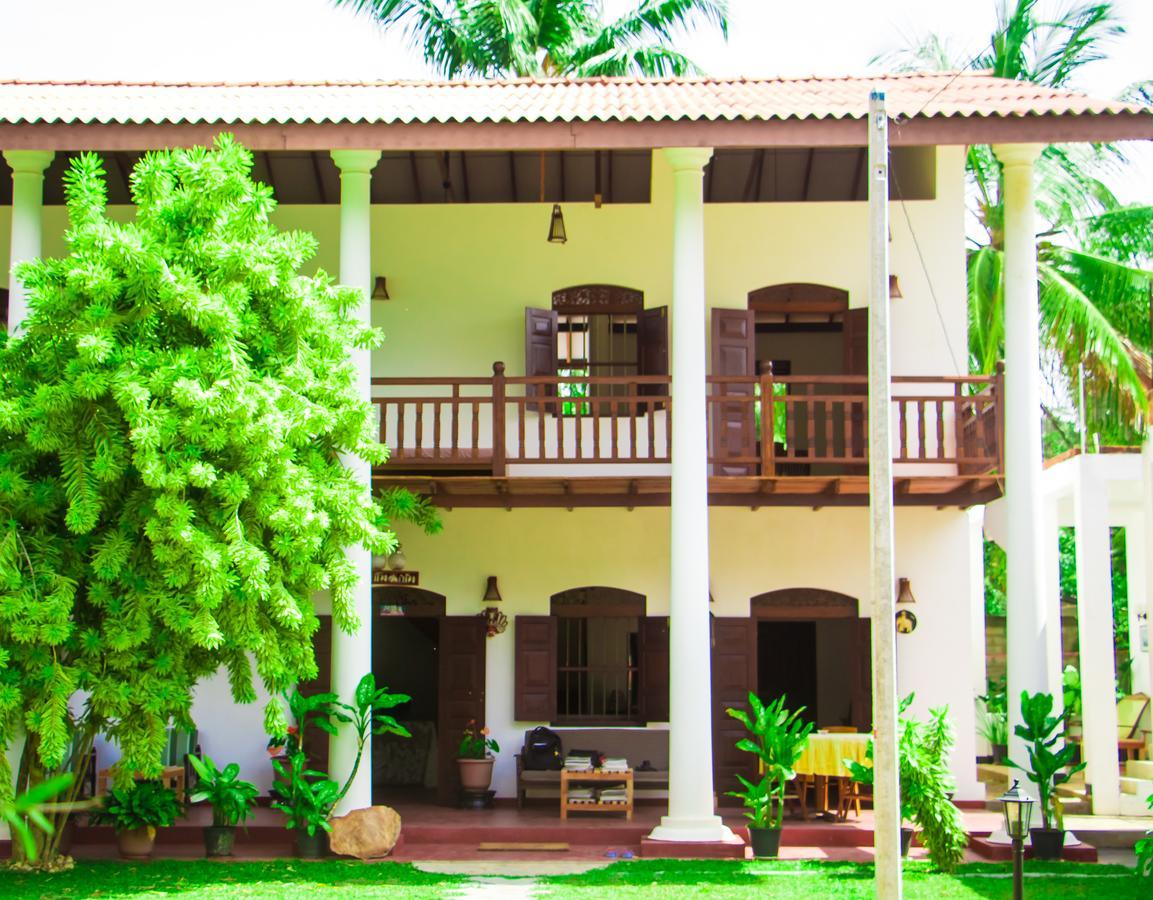 Hotel La Felicita Mirissa Esterno foto