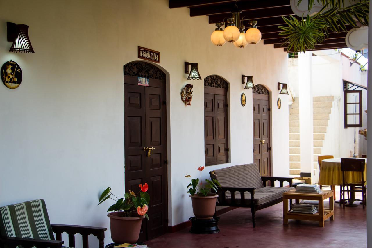 Hotel La Felicita Mirissa Esterno foto