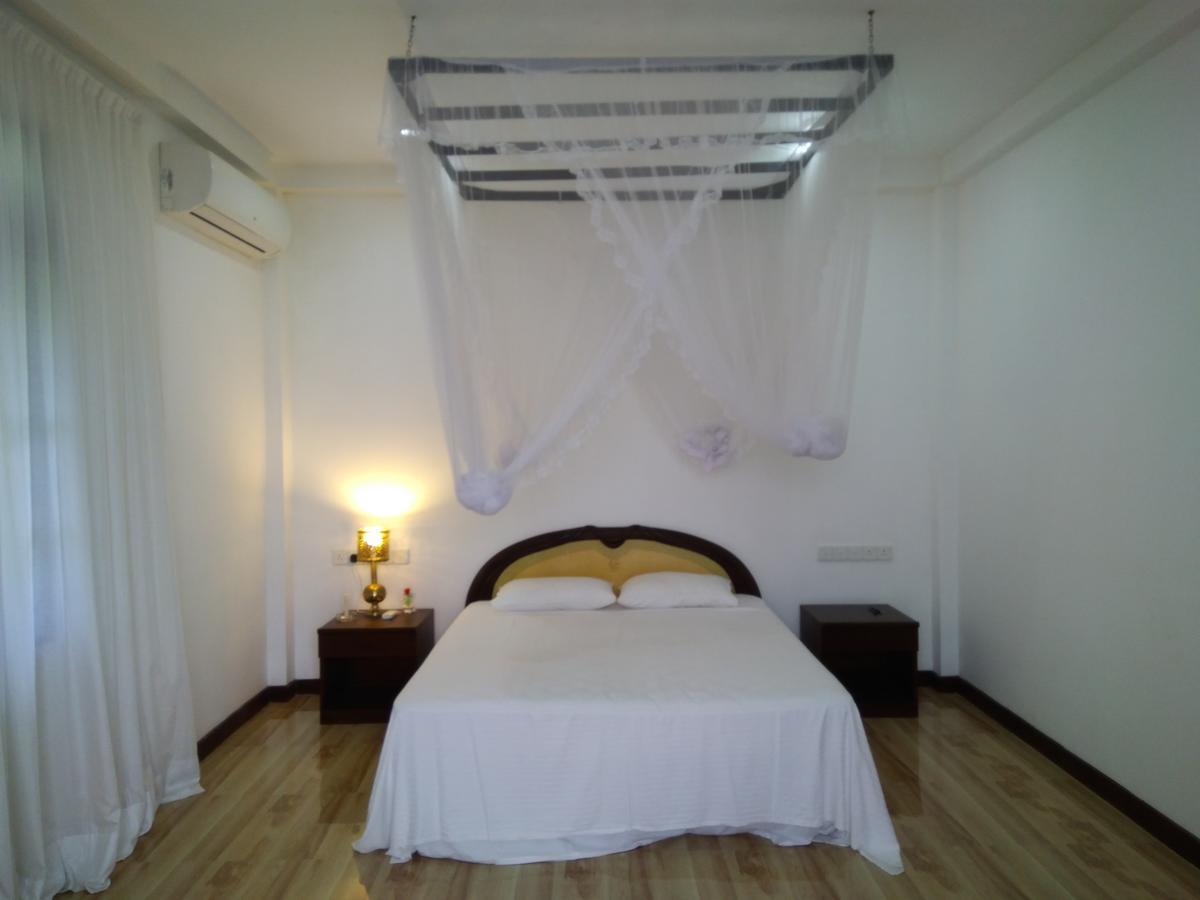Hotel La Felicita Mirissa Esterno foto