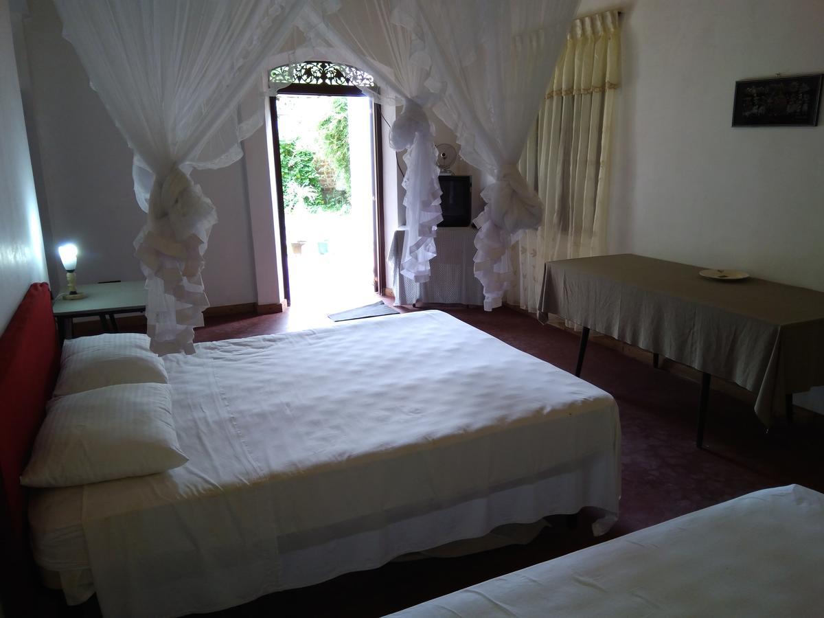 Hotel La Felicita Mirissa Esterno foto