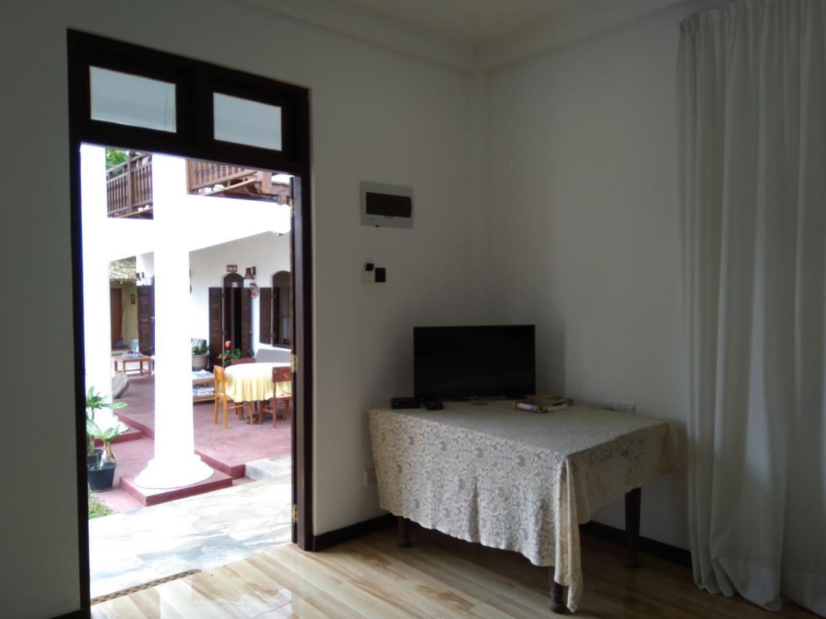 Hotel La Felicita Mirissa Esterno foto