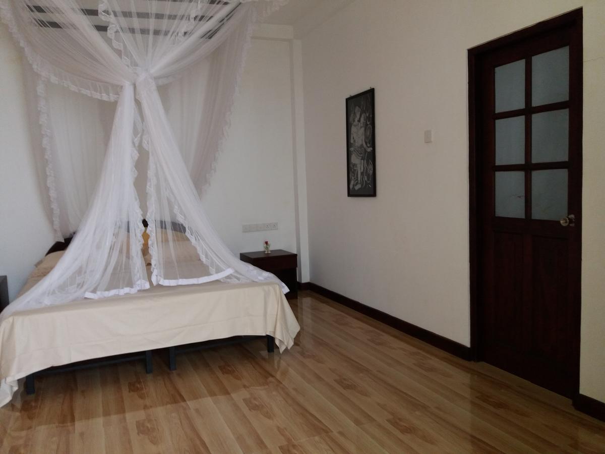 Hotel La Felicita Mirissa Esterno foto
