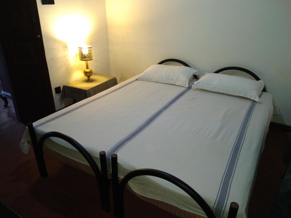 Hotel La Felicita Mirissa Esterno foto